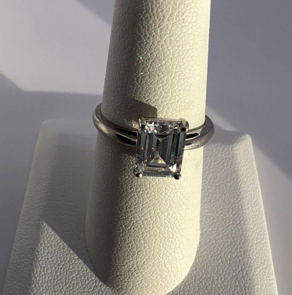 925 Sterling Silver & CZ Ring Size 7